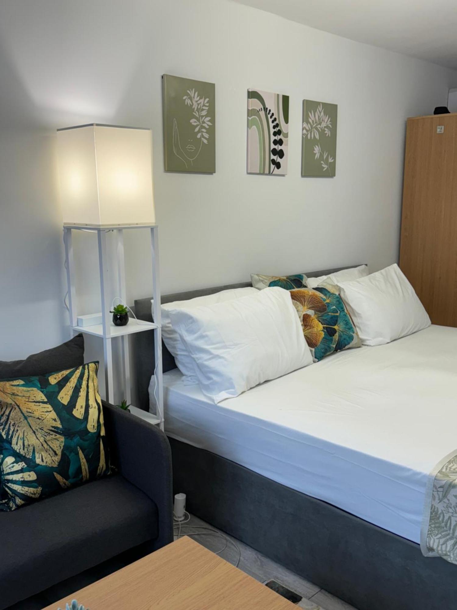 Posh Executive Studio London Thamesmead  Extérieur photo